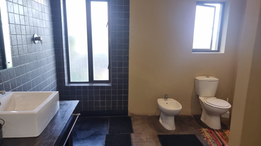6 Bedroom Property for Sale in Merryhill Eastern Cape